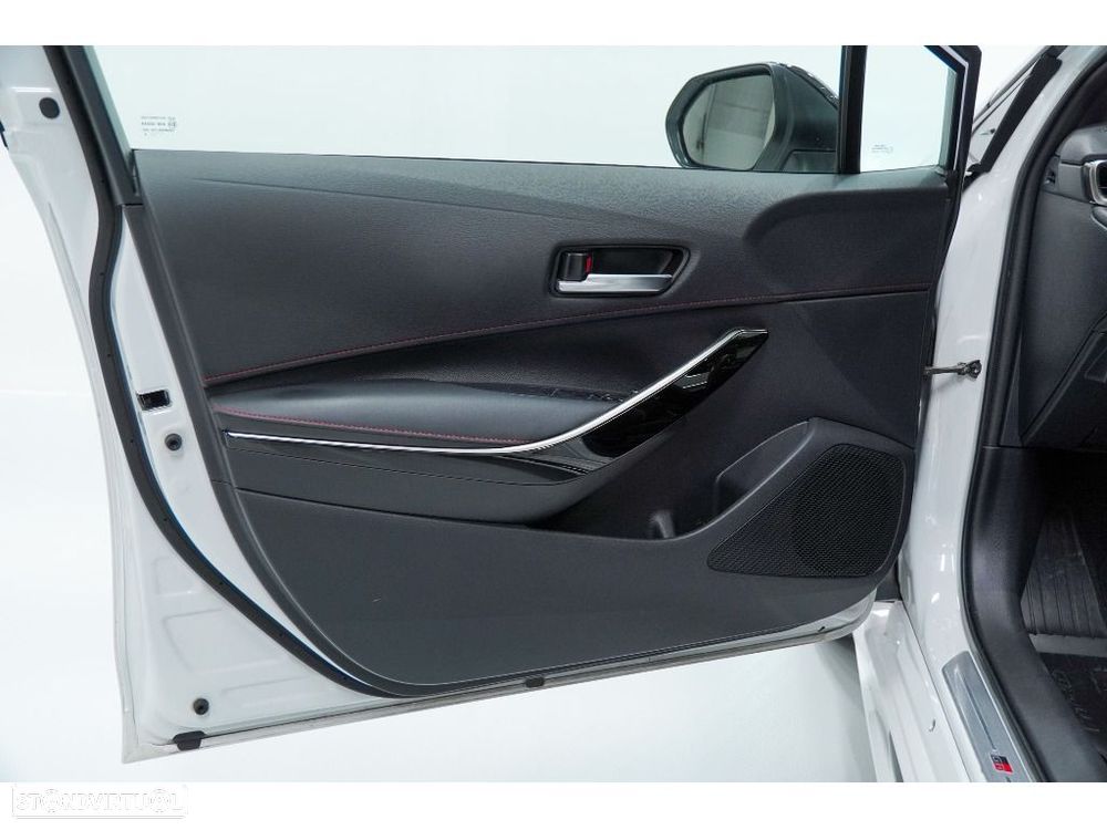 Toyota Corolla Touring Sports - 21