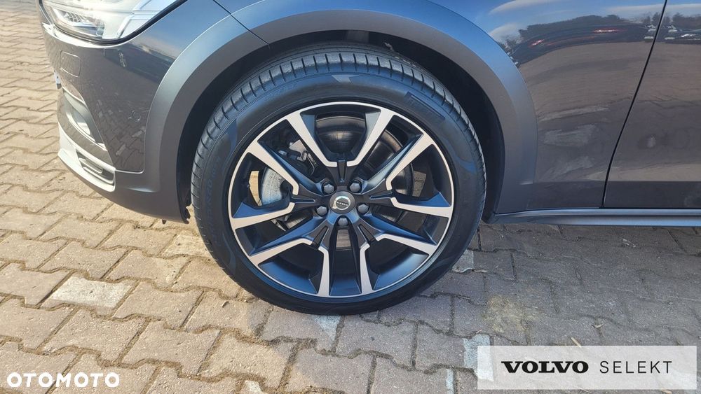 Volvo V90 Cross Country - 11