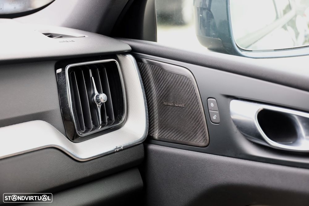 Volvo XC 60 2.0 T6 PHEV Core AWD - 16