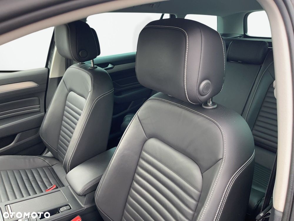 Volkswagen Passat Variant 2.0 TSI Elegance DSG - 17