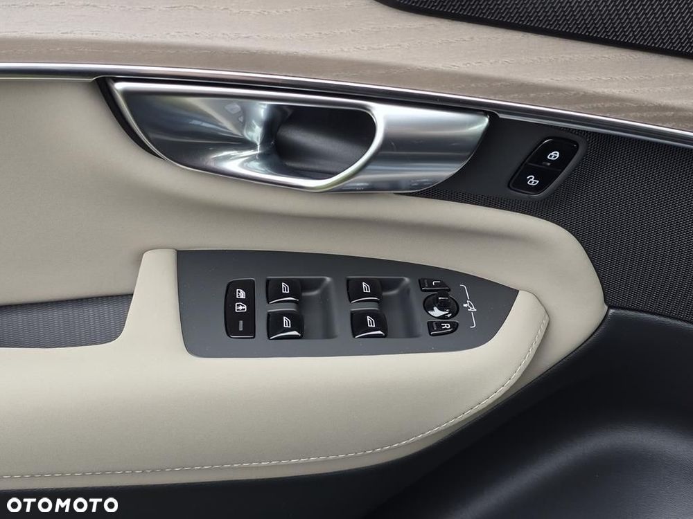 Volvo XC 90 B5 B AWD Ultra Bright 7os - 11