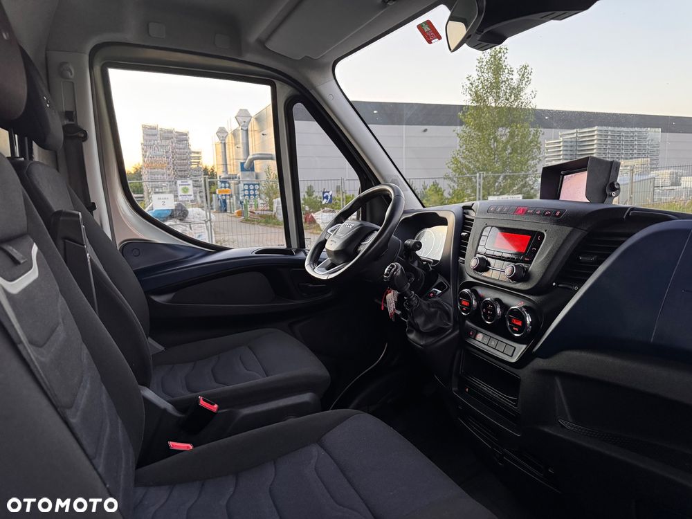 Iveco Daily 35s18 3.0 Kontener z Windą drzwi boczne - 23