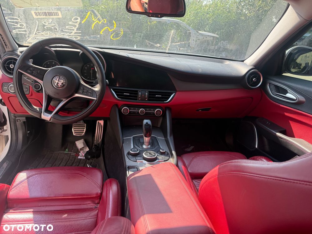 Alfa Romeo Giulia 2.0 Turbo 16V AT8-Q4 Veloce Ti - 8