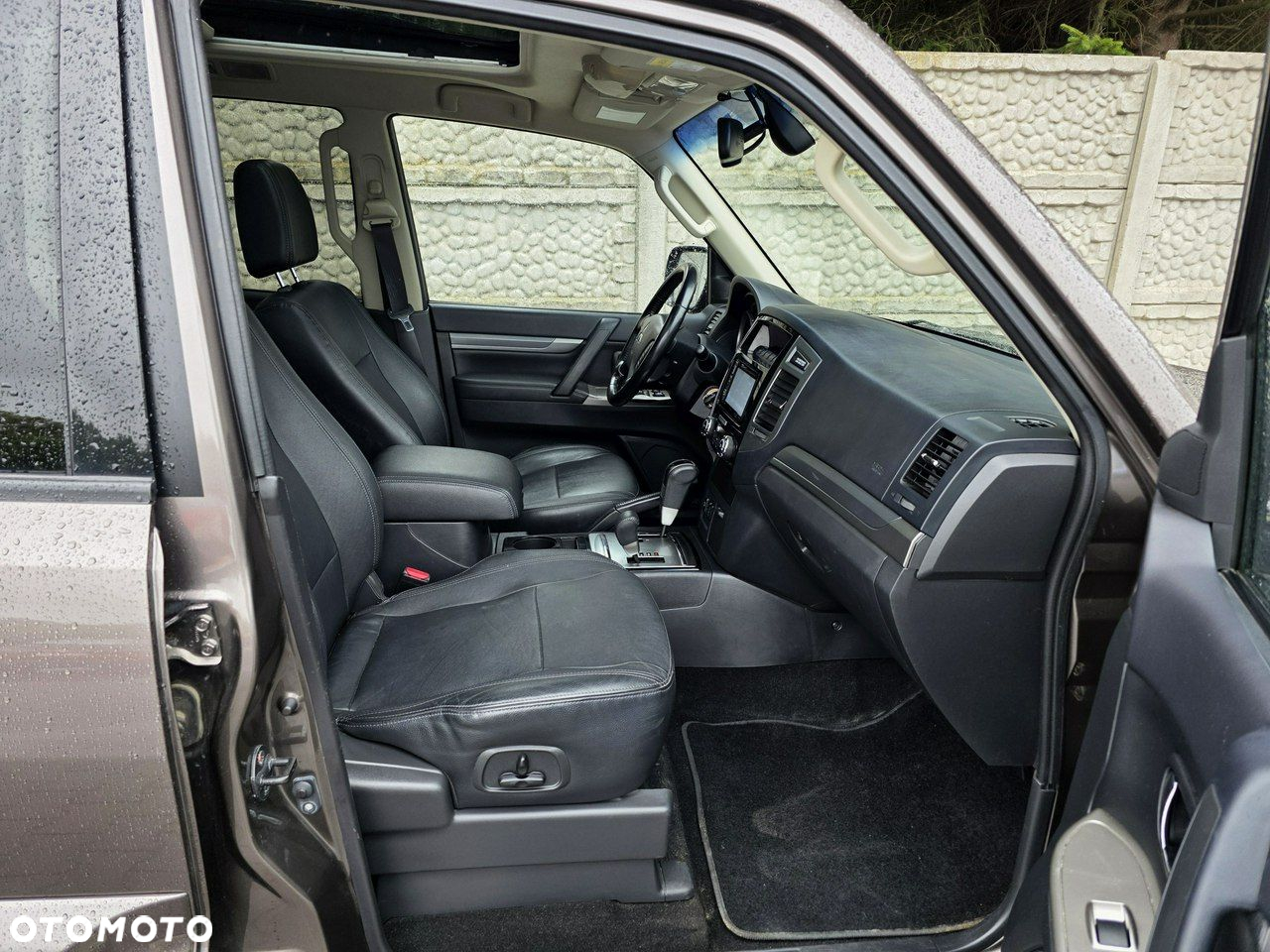 Mitsubishi Pajero - 22