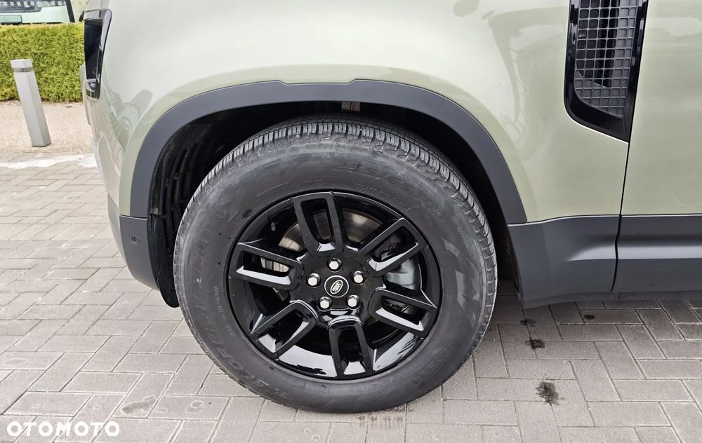 Land Rover Defender - 15