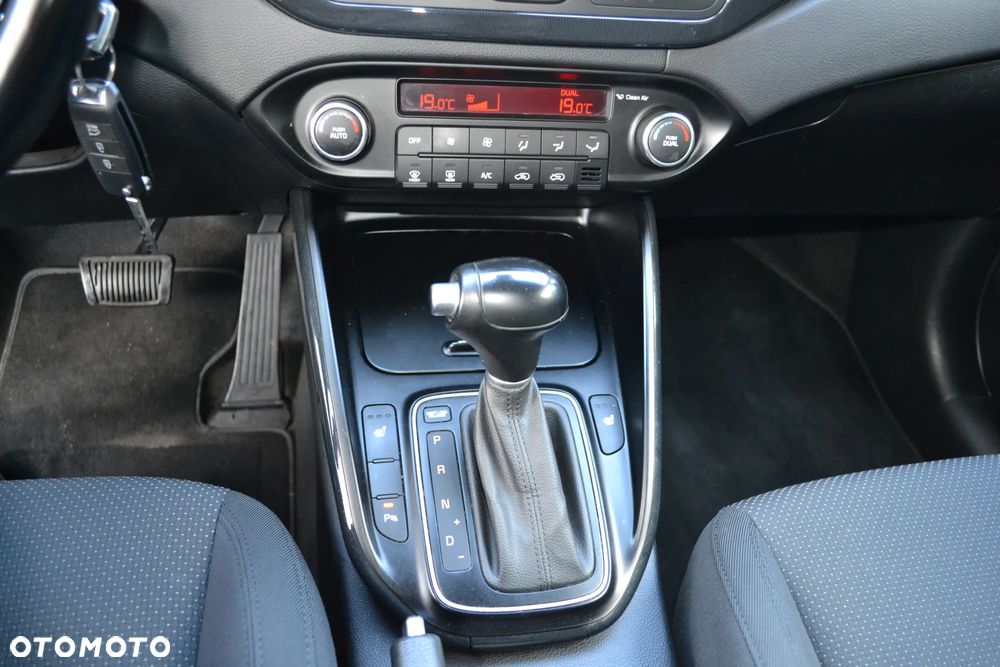 Kia Carens 1.7 CRDi Business Line 7os 7DCT - 33