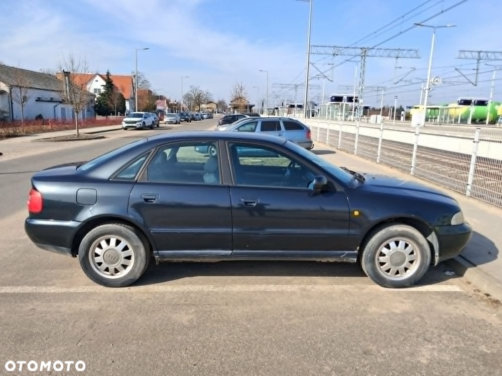 Audi A4 Limousine - 3