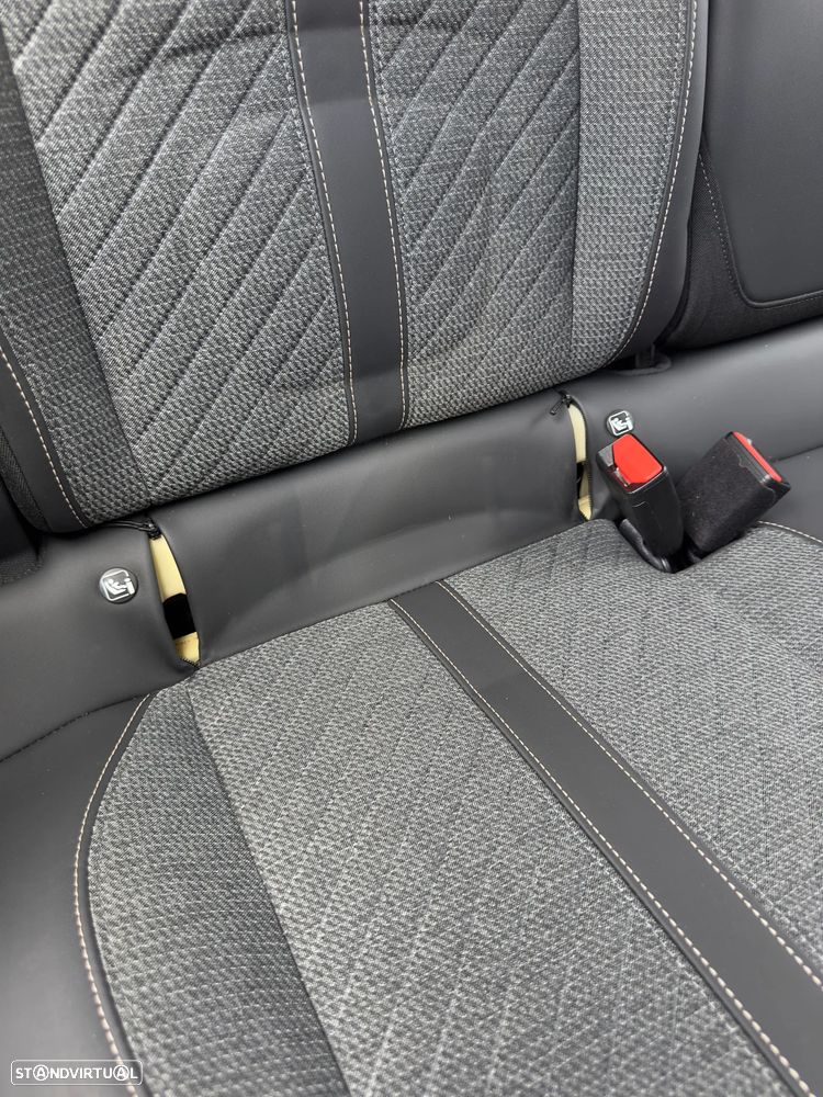 Peugeot 2008 1.2 PureTech Allure EAT8 - 13
