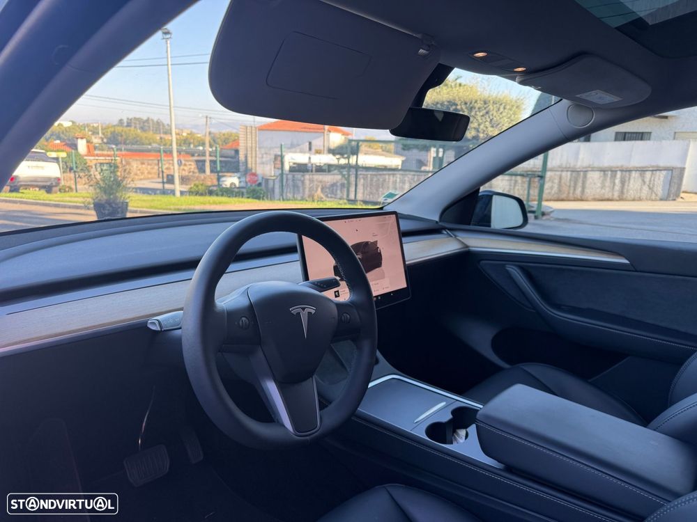 Tesla Model Y 2023 photo 4