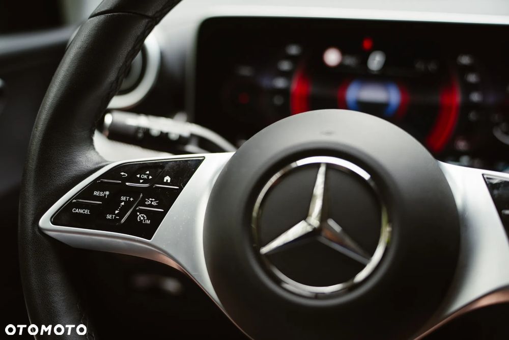 Mercedes-Benz GLC 300 e 4Matic 9G-TRONIC Avantgarde Advanced - 16