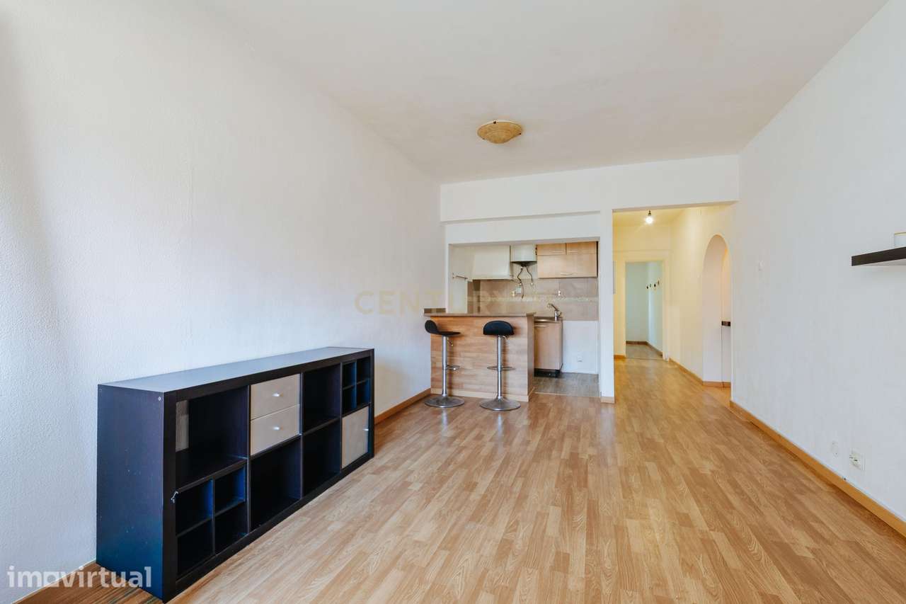 Apartamento T1 Acolhedor em Monte Abraão - Grande imagem: 2/17