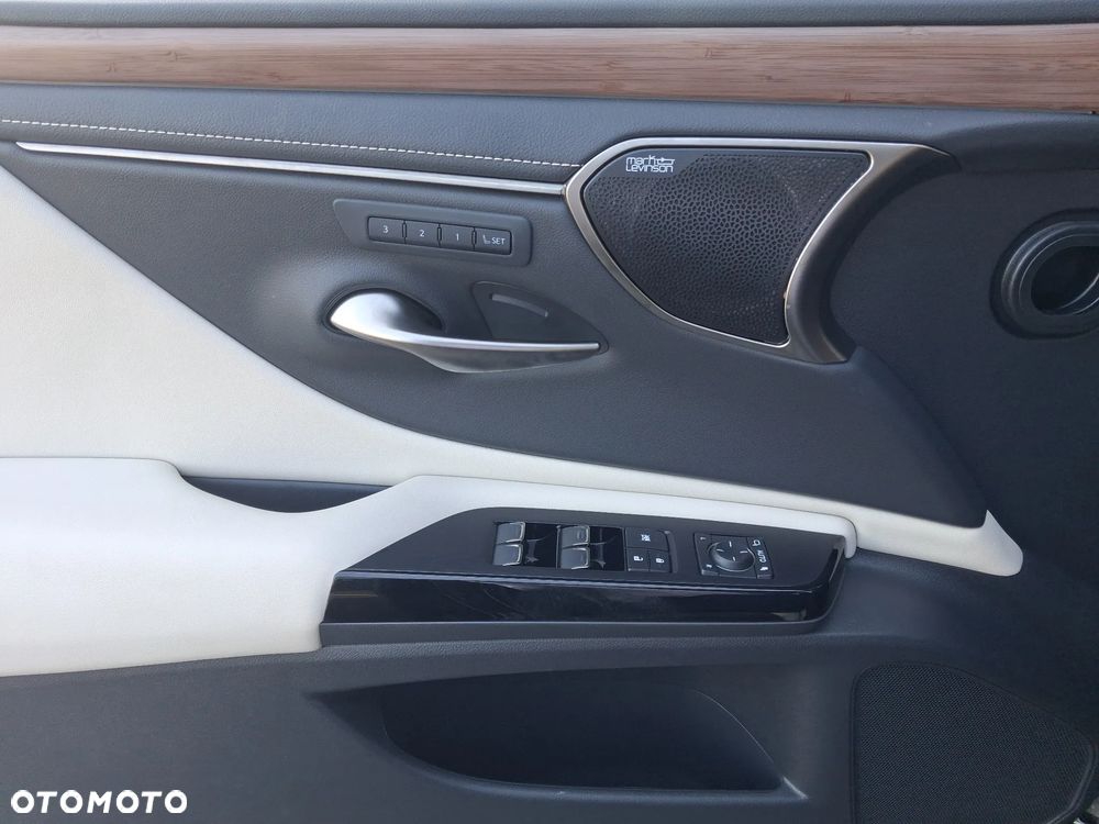Lexus ES 300h Prestige - 9