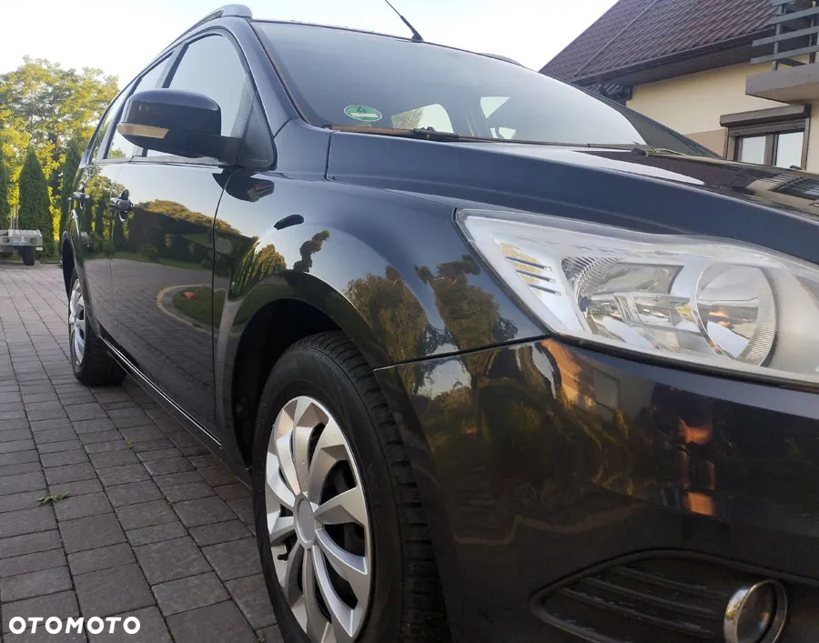 Ford Focus 1.6 16V Trend - 12