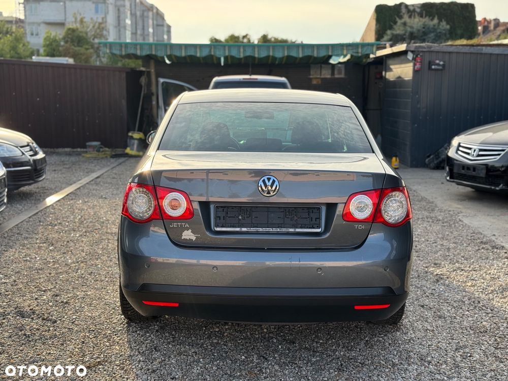 Volkswagen Jetta - 8