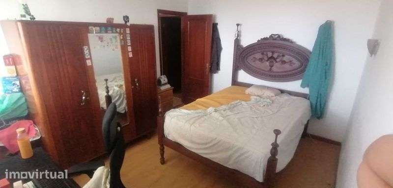 Pequena quinta, casa principal, um anexo e uma divisão externa extra. - Grande imagem: 3/9