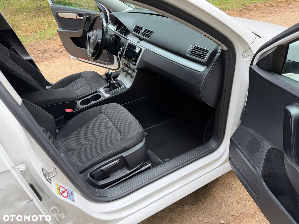 Volkswagen Passat 1.6 TDI Comfortline - 25