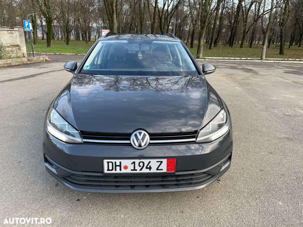 Volkswagen Golf - 1