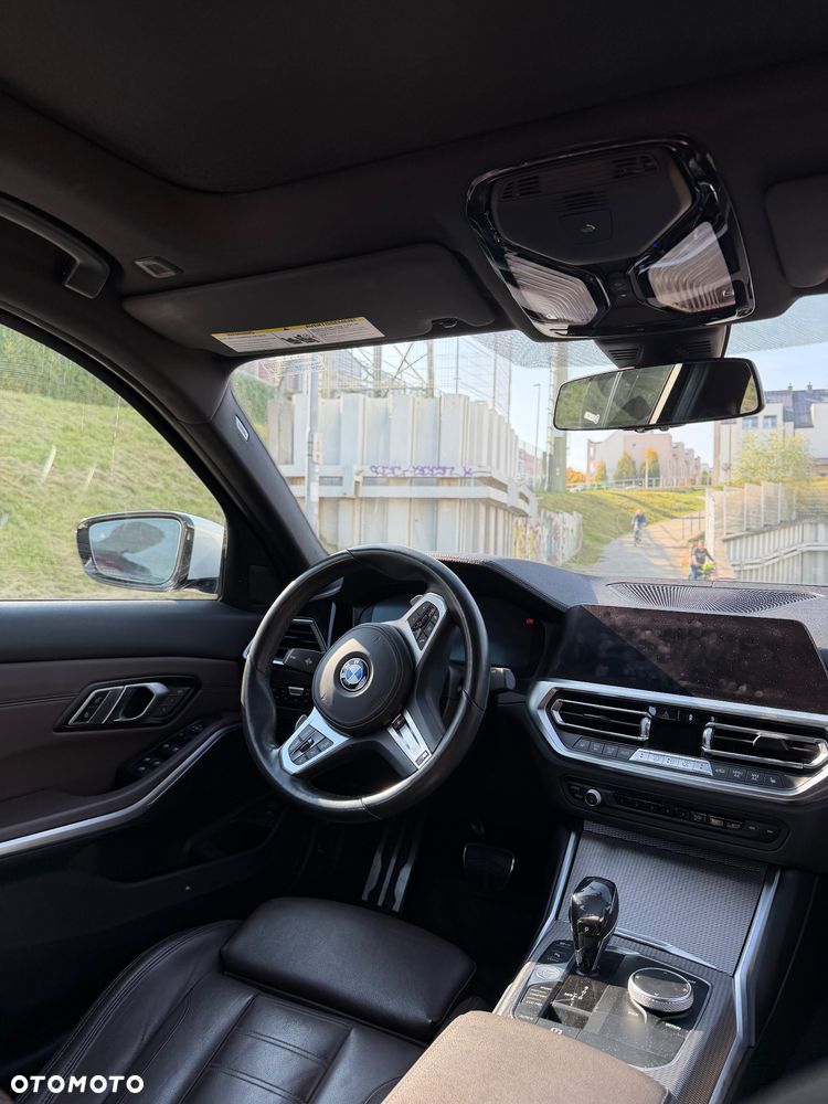 BMW Seria 3 330i xDrive Edition M Sport Shadow - 17