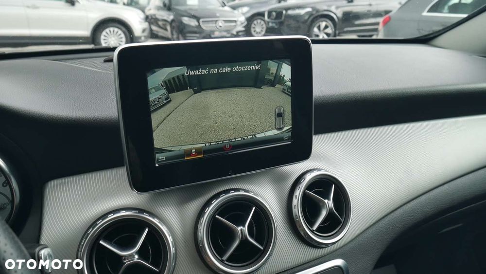 Mercedes-Benz GLA - 9