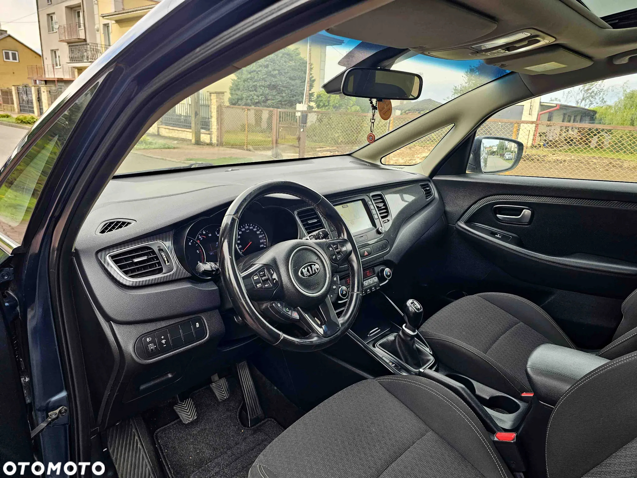 Kia Carens 1.7 CRDi M 7os - 17