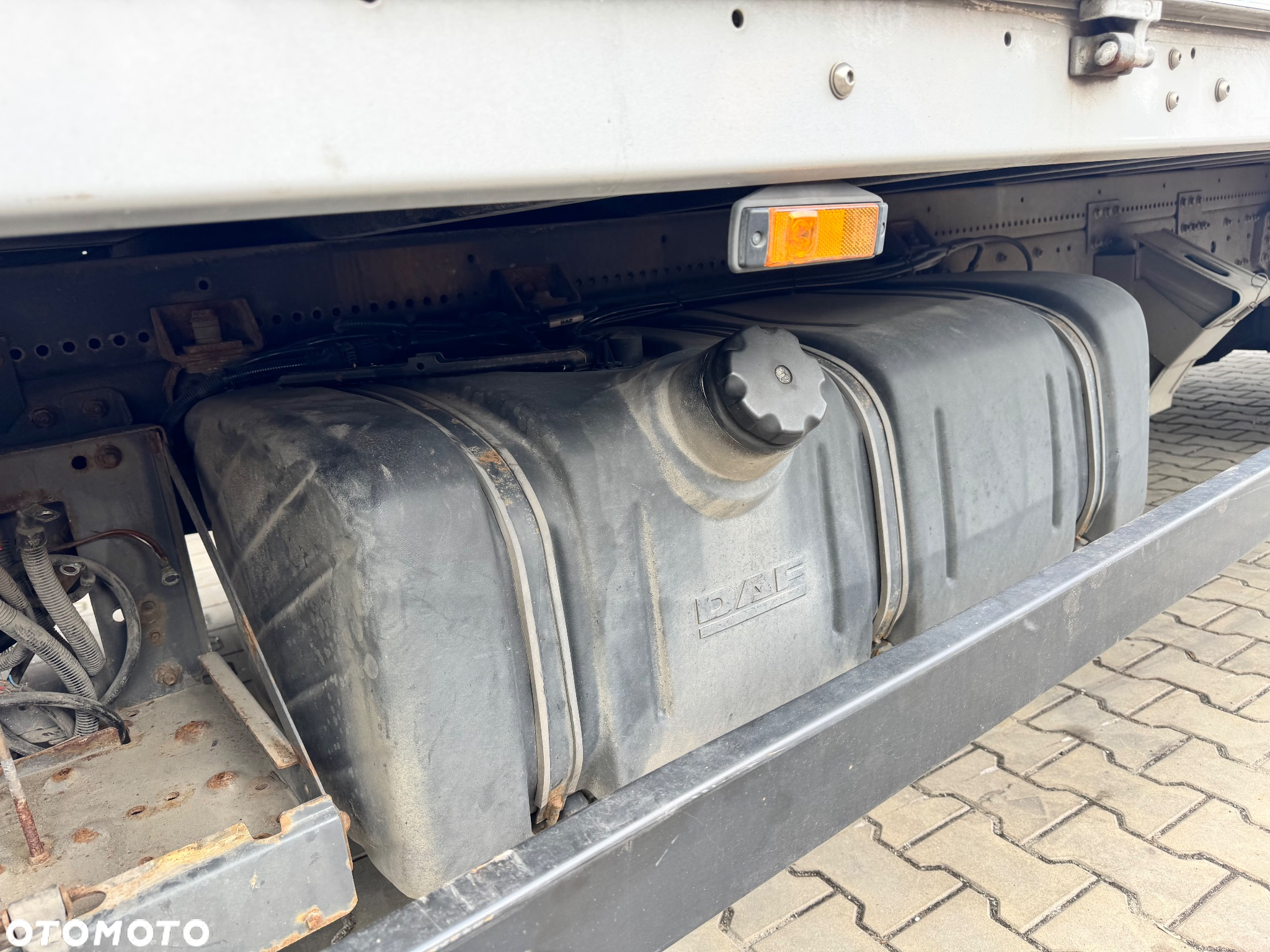 Kompletny zbiornik paliwa plastikowy, mocowanie, smok Daf LF - 2