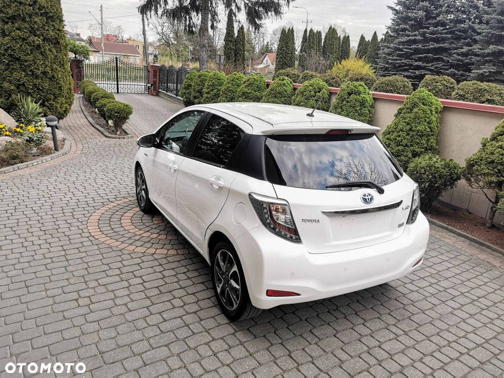 Toyota Yaris Hybrid 100 Premium - 3