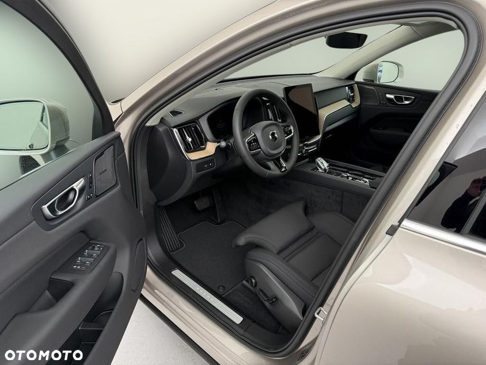 Volvo XC 60 T6 Plug-In Hybrid AWD Plus Bright - 15