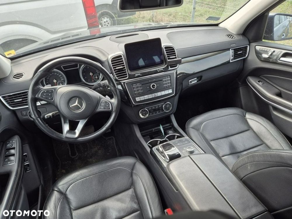 Mercedes-Benz GLS - 11