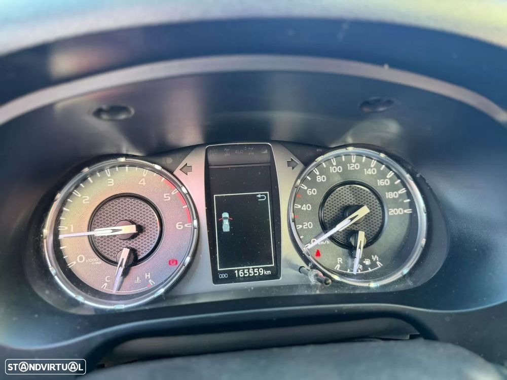 Toyota hilux 2.4 d-4d 4wd ce cm 3l - 4