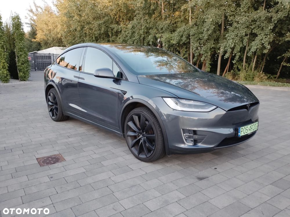 Tesla Model X - 1