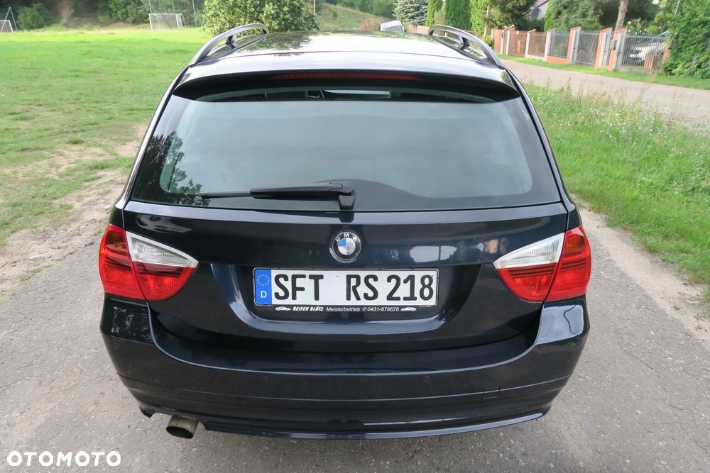 BMW Seria 3 320i Touring - 11
