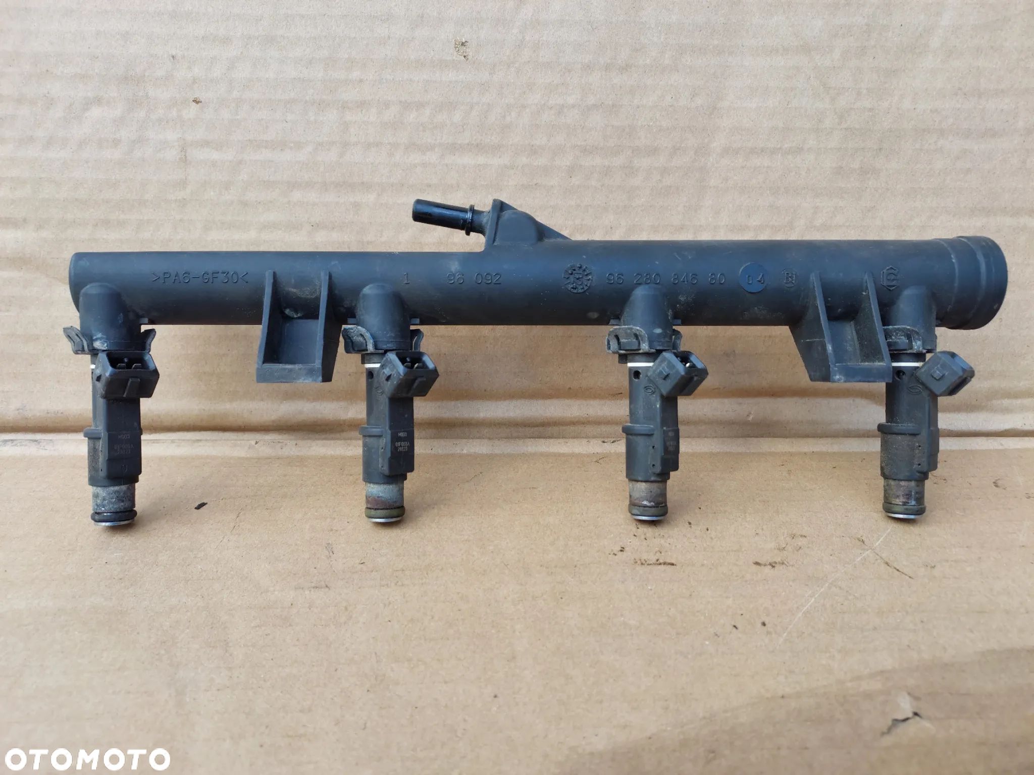 Listwa wtryskowa Citroen Peugeot 1.8 2.0 16V - 1