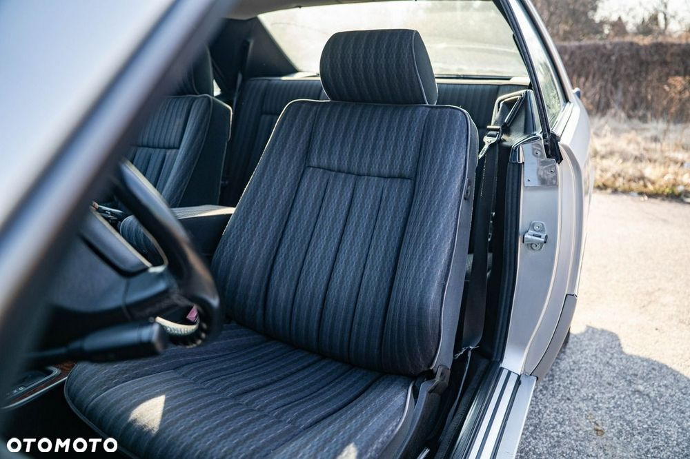 Mercedes-Benz Klasa E 320 - 24