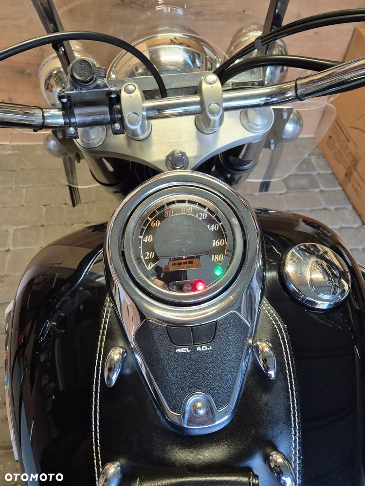 Suzuki VL 800 Volusia - 8