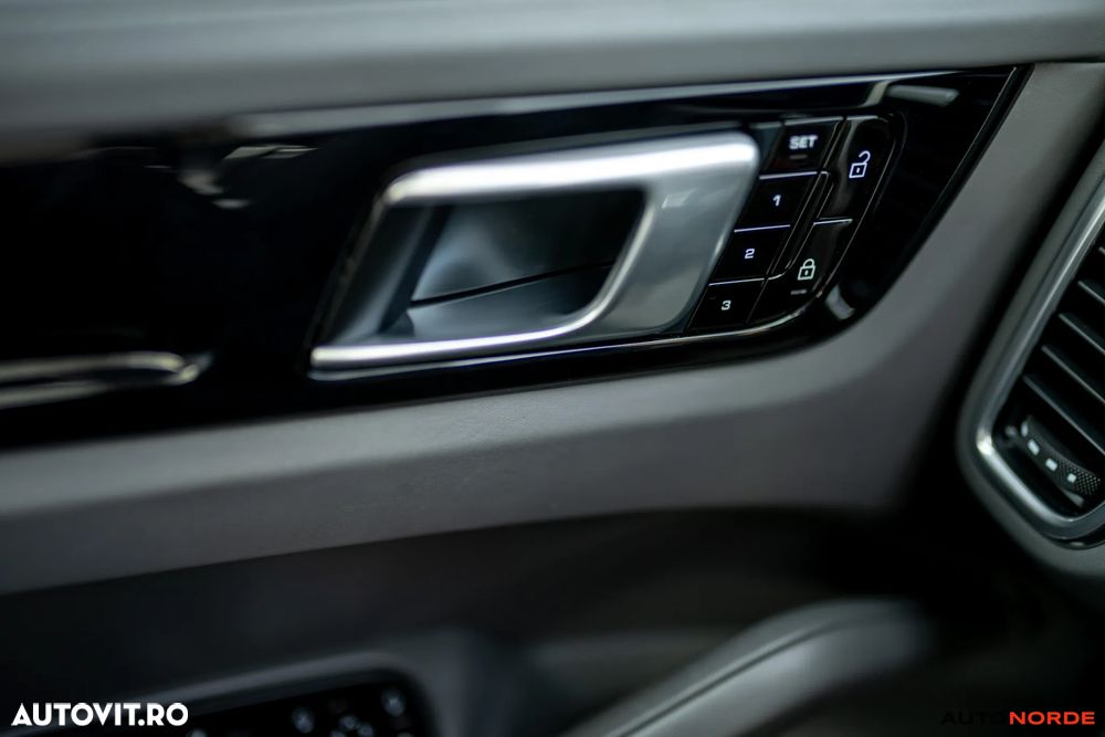 Porsche Cayenne Standard - 17