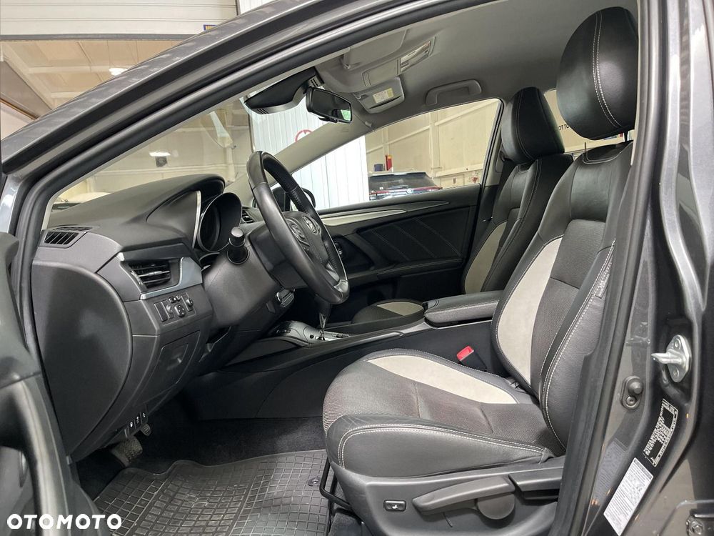 Toyota Avensis - 9