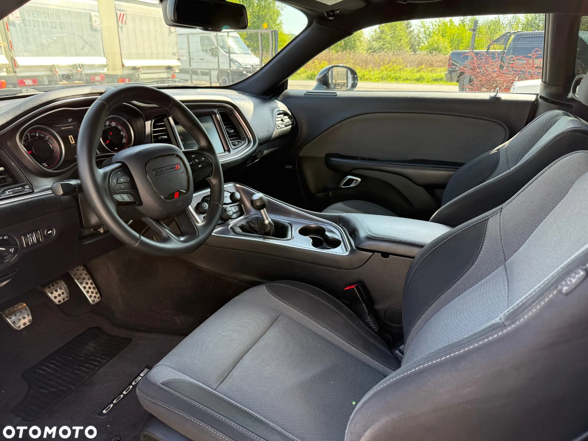 Dodge Challenger - 8