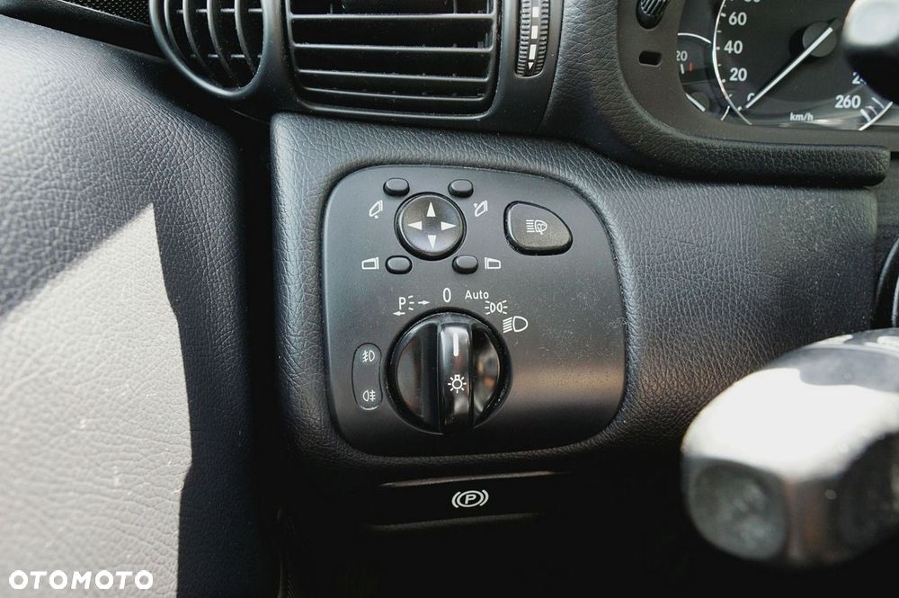 Mercedes-Benz Klasa C 200 Kompressor Automatik - 27