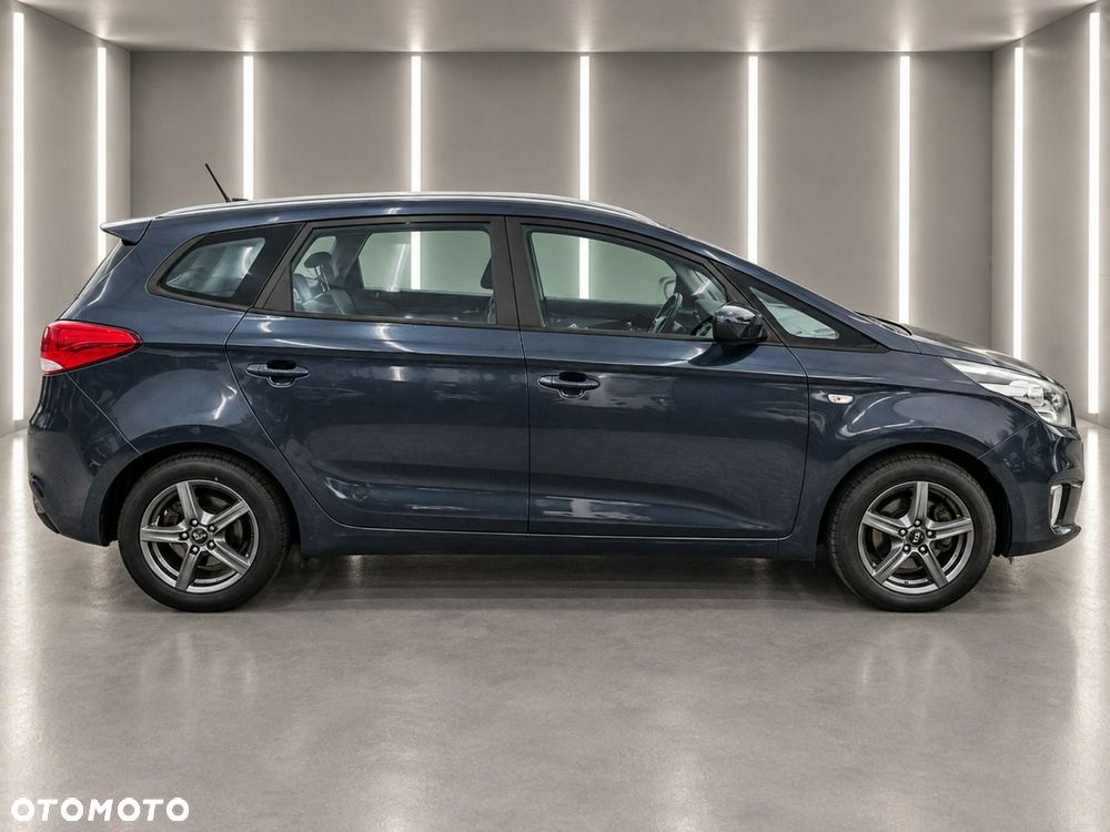 Kia Carens - 4