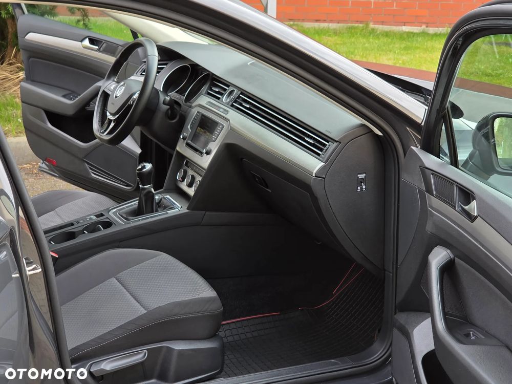 Volkswagen Passat 2.0 TDI (BlueMotion Technology) Trendline - 23