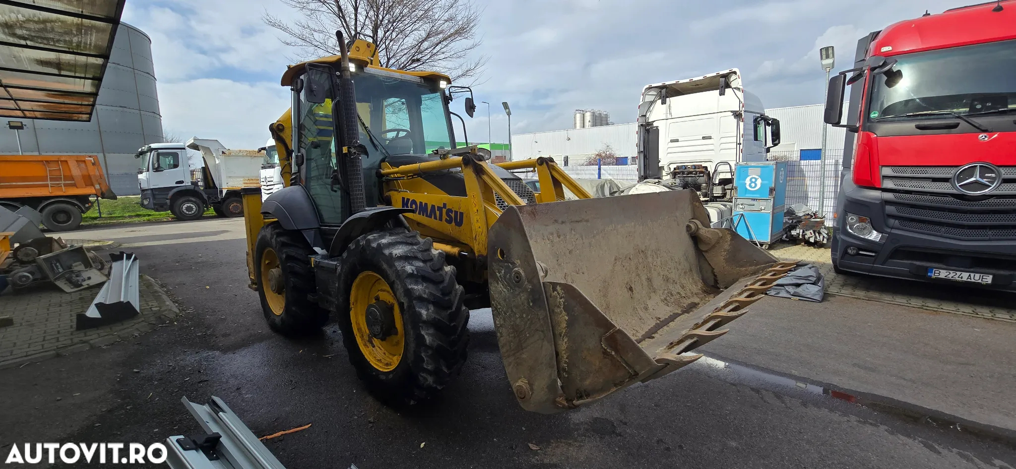 Komatsu Buldoexcavator Komatsu WB93S-8 - 2