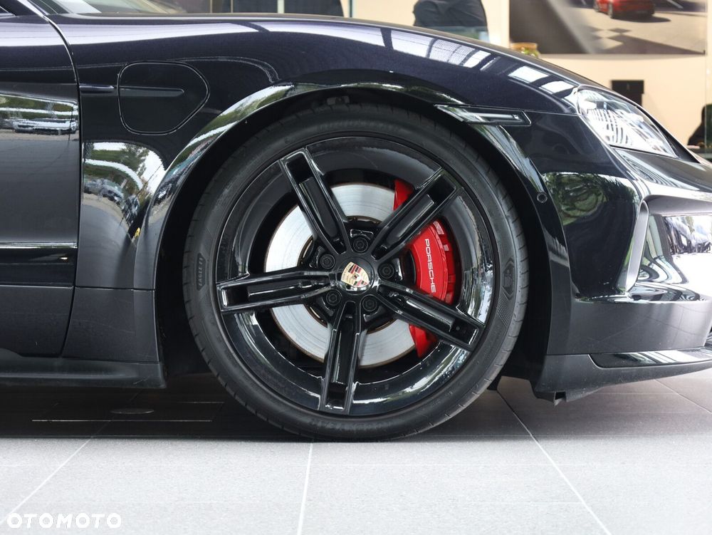 Porsche Taycan - 32