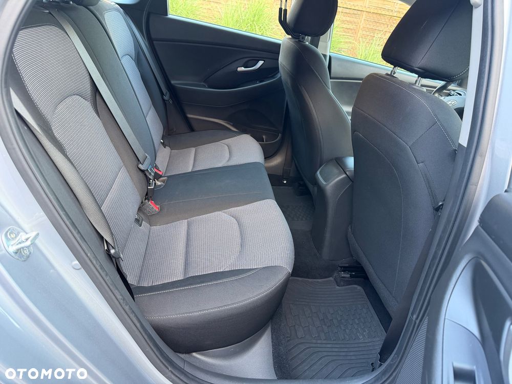 Hyundai i30 1.5 DPI Classic + - 36