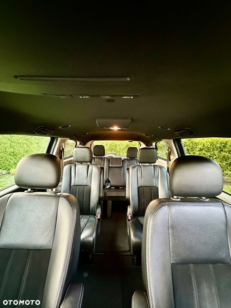 Dodge Grand Caravan - 25