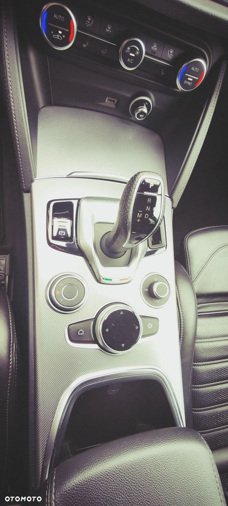 Alfa Romeo Stelvio 2.0 Turbo Veloce Q4 - 33