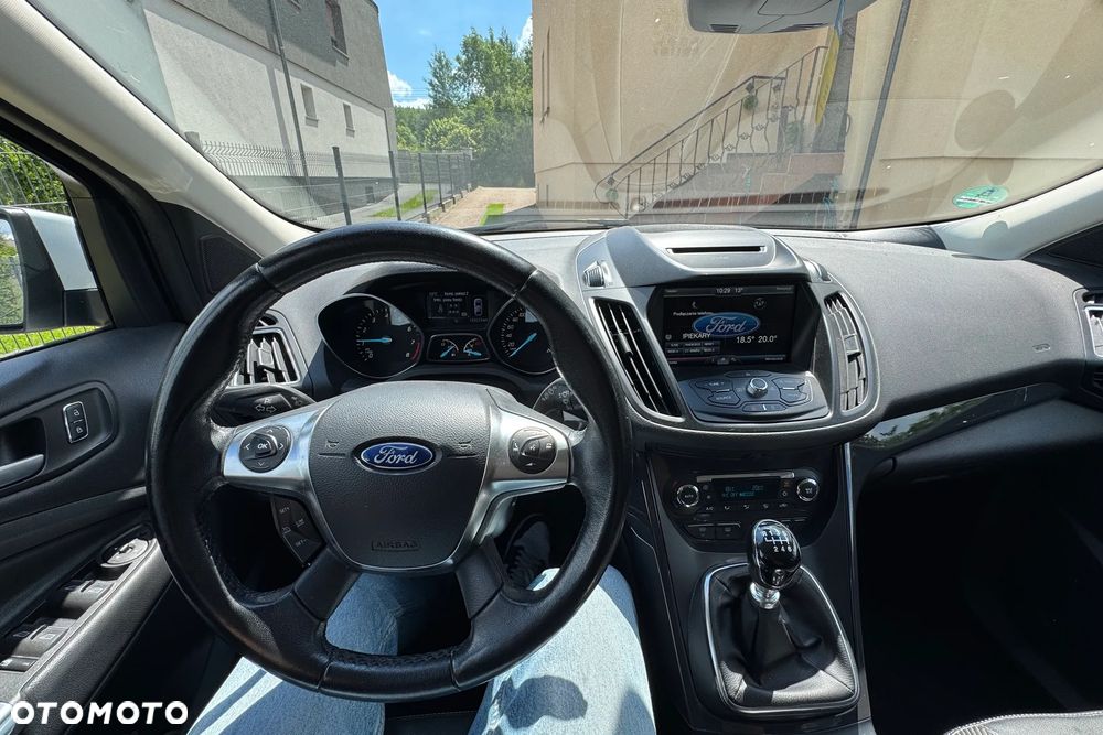Ford Kuga 1.5 EcoBoost 2x4 Titanium - 11