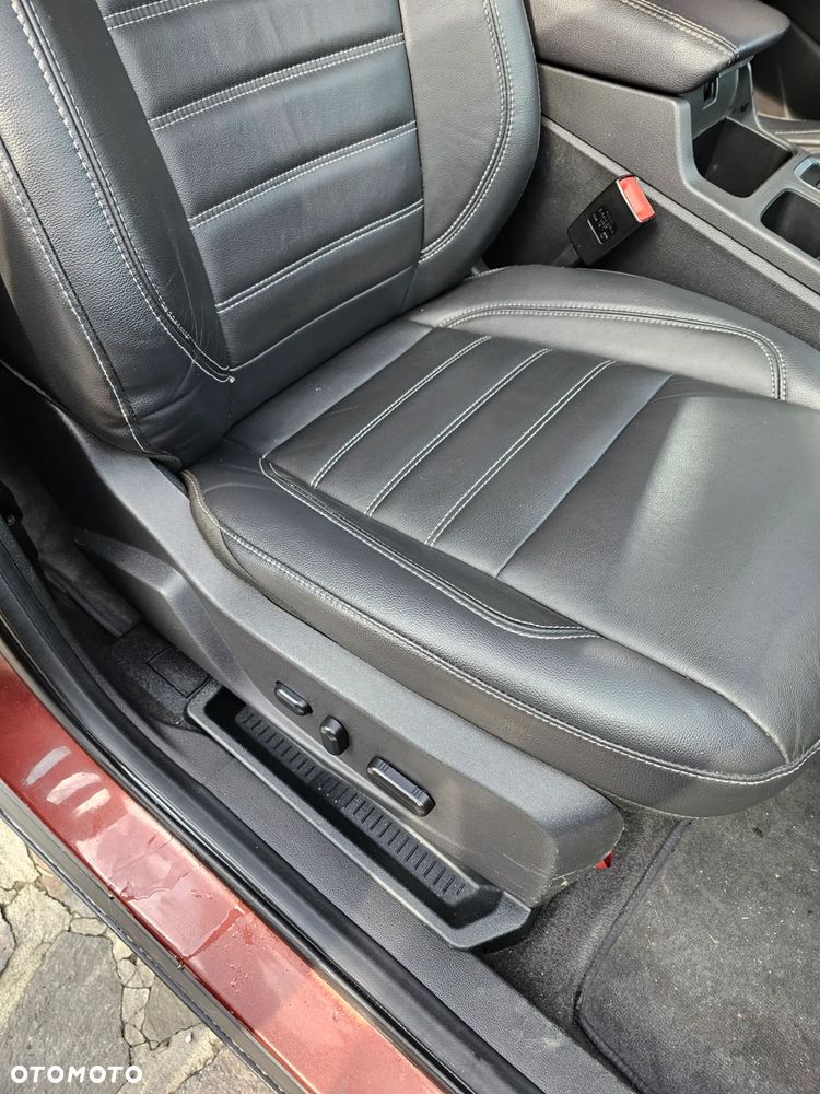 Ford Escape 2.0 EcoBoost AWD Titanium - 29