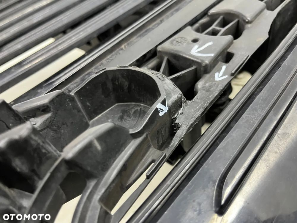 Pas przedni BMW X7 G07 18r.- wzmocnienie czołowe ramka atrapy grilla żaluzja kierownica powietrza oryginalna 22677510 - 12