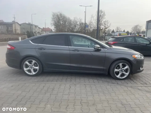 Ford Fusion - 4