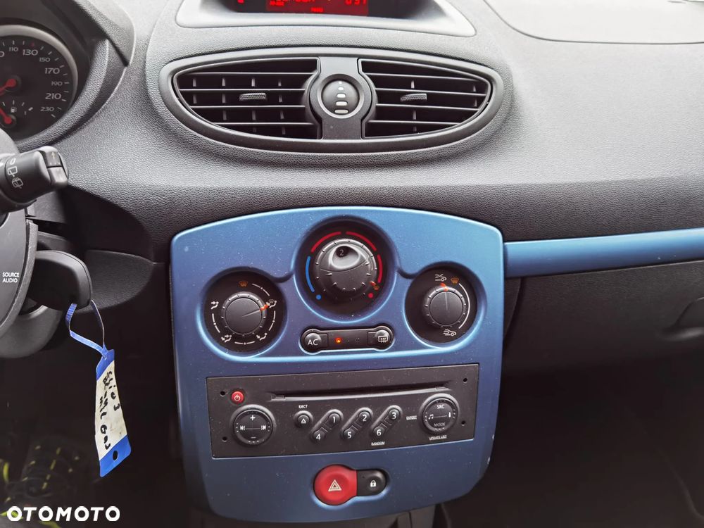 Renault Clio 1.2 16V 75 Expression - 9